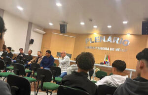Estudantes apresentam artigos de opinião na Câmara de Monte Santo de Minas