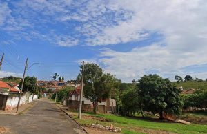 Risco de desmoronamento preocupa moradores da Rua Rouxinol