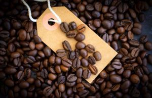 Suspensão das tarifas traz alívio ao café, mas estoques baixos sustentam preços