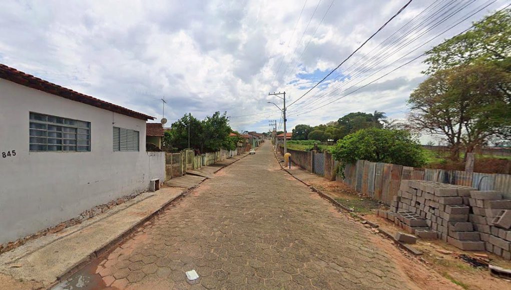 Obras na rua aparecida em Monte Santo de Minas