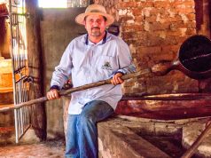 Doce tradição de gerações marca a produção de rapadura em Monte Santo de Minas
