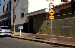 Sinalização de trânsito é cobrada para o distrito de Milagre em Monte Santo de Minas